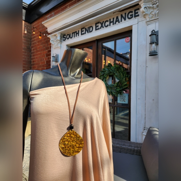 ✨️New to the Boutique! Adjustable Goldtone and Brown Necklace -Double-sided✨️ - Picture 1 of 16